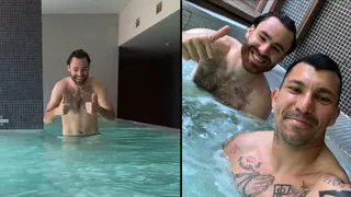 “Vamos arriba, animal”: Ben Brereton compartió en el agua con Gary Medel