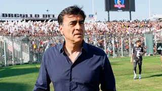 No olvida a Colo Colo: Quinteros recordó su paso por los albos en su presentación en Independiente