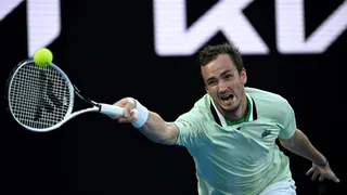 Medvedev se sobrepuso a la reacción de Kyrgios y avanzó en Australia