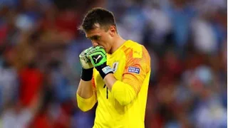 Fernando Muslera: Los balones detenidos pueden marcar diferencias y hacer daño a Chile