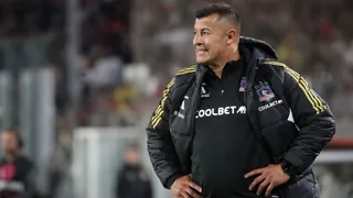 Hinchas de Colo Colo explotaron contra Jorge Almirón y exigieron su renuncia