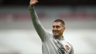 Nicolás Castillo tuvo un debut para el olvido en América que cayó goleado en el Estadio Azteca