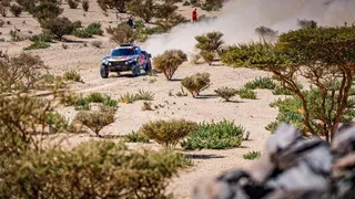 Carlos Sainz ganó la primera especial del Dakar y es líder en autos