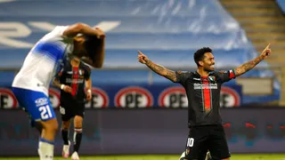 Luis Jiménez otra vez se lució con una “mágica” tijera y Palestino retomó su ventaja ante la UC