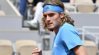 Stefanos Tsitsipas avanzó con paso firme a segunda ronda en Roland Garros