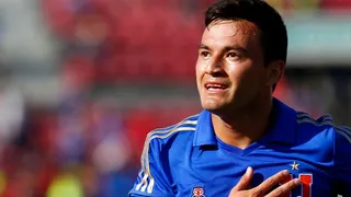 Bayer Leverkusen felicitó a U. de Chile recordando emotiva entrevista de Charles Aránguiz