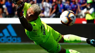 Arquero de Curicó Unido llamó la atención entrenando con túnica árabe