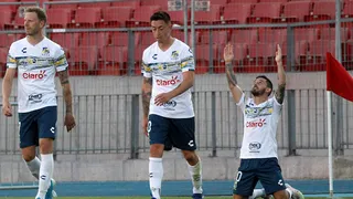 Juan Cuevas pateó con seguridad el penal y puso en ventaja a Everton sobre S. Wanderers