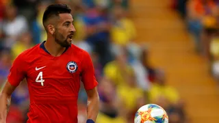 Mauricio Isla llegó a Chile para sumarse a La Roja de cara al duelo con Colombia
