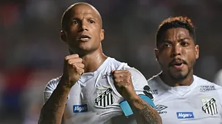 Santos aprovechó traspié de Palmeiras y se acercó al liderato del Brasileirao