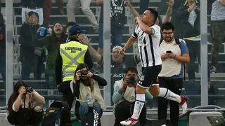 Esteban Paredes se inscribió en el marcador para poner en ventaja a Colo Colo ante Everton