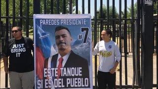 Hinchas de Colo Colo “postulan” a Esteban Paredes a la presidencia de Chile