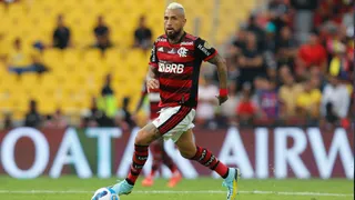 Arturo Vidal enfrentó a tuitero que ironizó con su ausencia en triunfo sobre Fluminense