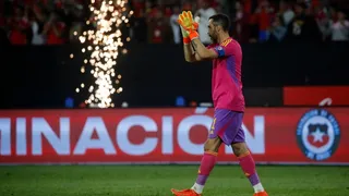 Aseguraron que Ricardo Gareca se comunicó con Claudio Bravo para conocer su disponibilidad