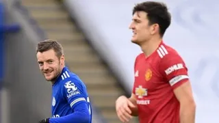 Leicester se mantuvo segundo en la Premier tras igualar ante Manchester United