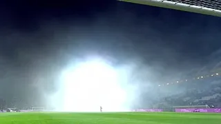 El momento en que se interrumpió el duelo de Gimnasia y Boca por una nube de gas lacrimógeno
