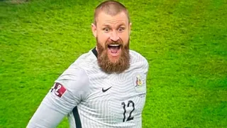 Peruanos se indignaron porque arquero australiano le robó el “torpedo” a Gallese