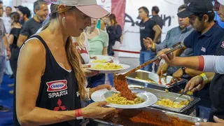 Maratón de Santiago tuvo en Estación Mapocho su primera cena benéfica