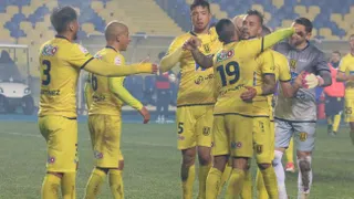 Universidad de Concepción sale a defender el liderato ante el colista Everton