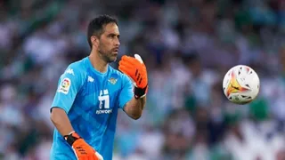 Buena noticia para La Roja: Claudio Bravo volvió a las prácticas en Real Betis