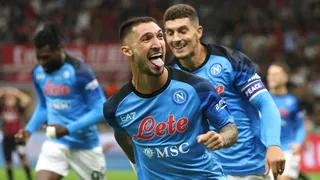 Napoli mantuvo el liderato en la Serie A tras vencer a AC Milan en San Siro