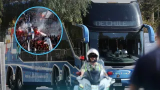 Barristas de Colo Colo le hicieron una “encerrona” al bus de U de Chile