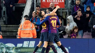 Vidal vio desde la banca la séptima victoria consecutiva de Barcelona en la liga española