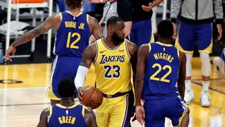 Stephen Curry se impuso a LeBron James en sorpresivo triunfo de Warriors ante Lakers
