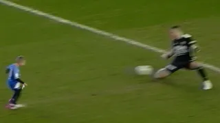 ¡Qué pesado! Niño quiso hacer un gol en su cumpleaños y arquero profesional se lo impidió