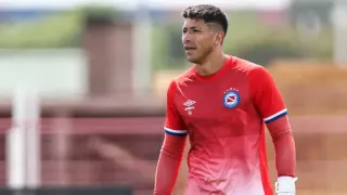 Boca tienta a Brayan Cortés: la fórmula de Argentinos que celebra Colo Colo