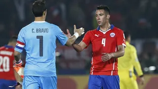 “Aquí está el cruzado”: La frase de Isla sobre Claudio Bravo que enloqueció a los hinchas de la UC