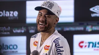 ¡El Príncipe llega como quiere! Neymar arribó a su primer entrenamiento de una forma muy particular