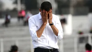 Gustavo Poyet comunicó a los jugadores el fin de su ciclo en la UC