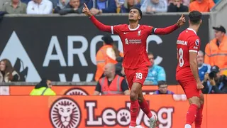 Liverpool se mantuvo a la caza del City con victoria ante Wolves