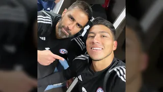 “Buen partido”: El mensaje de Claudio Bravo a Brayan Cortés tras el duelo con Eslovaquia