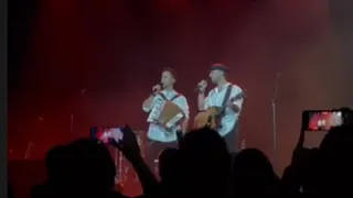 ¡Cantó a todo pulmón! Isla vibró con el recital de Los Vásquez en el Monticello