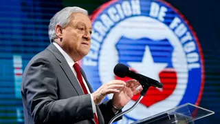 “Hace tiempo estamos debilitados”: la autocrítica de Arturo Salah al fútbol chileno