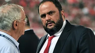 Dueño de Olympiakos multó a sus jugadores y les ordenó tomar vacaciones