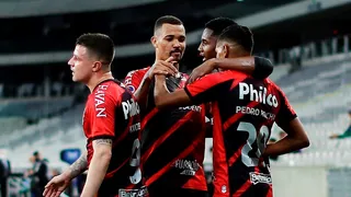 Atlético Paranaense eliminó a Peñarol y jugará con Bragantino una final brasileña en la Sudamericana