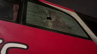 Hinchas de Inter apedrearon bus que transportaba a los de River antes del duelo en Porto Alegre