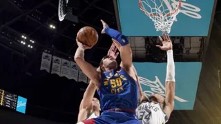 Los Nuggets dieron un golpe de autoridad ante los Bucks en duelo de líderes