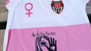 Un llamado de atención por justicia: Chimbarongo FC usó camiseta en honor a víctima de femicidio