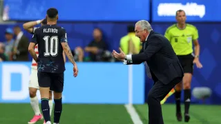 Alfaro patea el tablero: Paraguay cambia el XI para su “final” ante Turquía