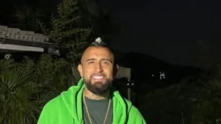 Arturo Vidal disfrutó con la goleada de Rodelindo Román en Segunda División