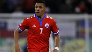 Alexis Sánchez abandonó lesionado el partido ante Ecuador