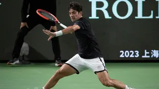 Cristian Garin se estrelló ante el poderoso Daniil Medvedev en Shanghai