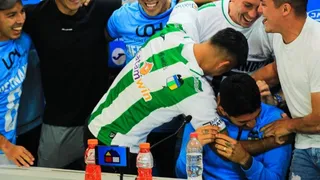 Plantel de O’Higgins irrumpió en conferencia de prensa para saludar a Pedro Pablo Hernández