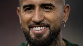 Cicinho a Arturo Vidal: El ganó más títulos, más dinero, pero galáctico soy yo