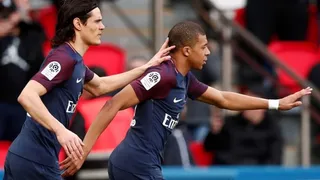Kylian Mbappé acercó a Paris Saint-Germain al título con dos golazos ante Angers