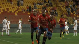 Unión Española dejó la parte baja de la tabla tras vencer a Palestino en Santa Laura